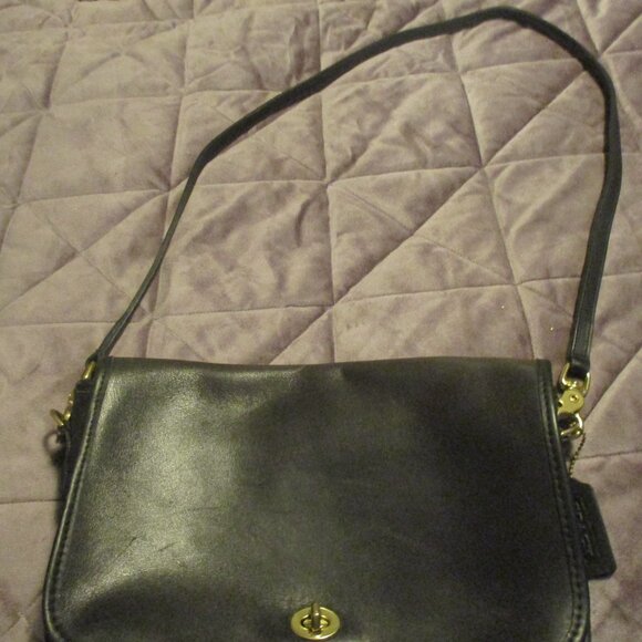 vintage coach leather black bag  long shoulder strap and it was hardly used - Picture 2 of 5